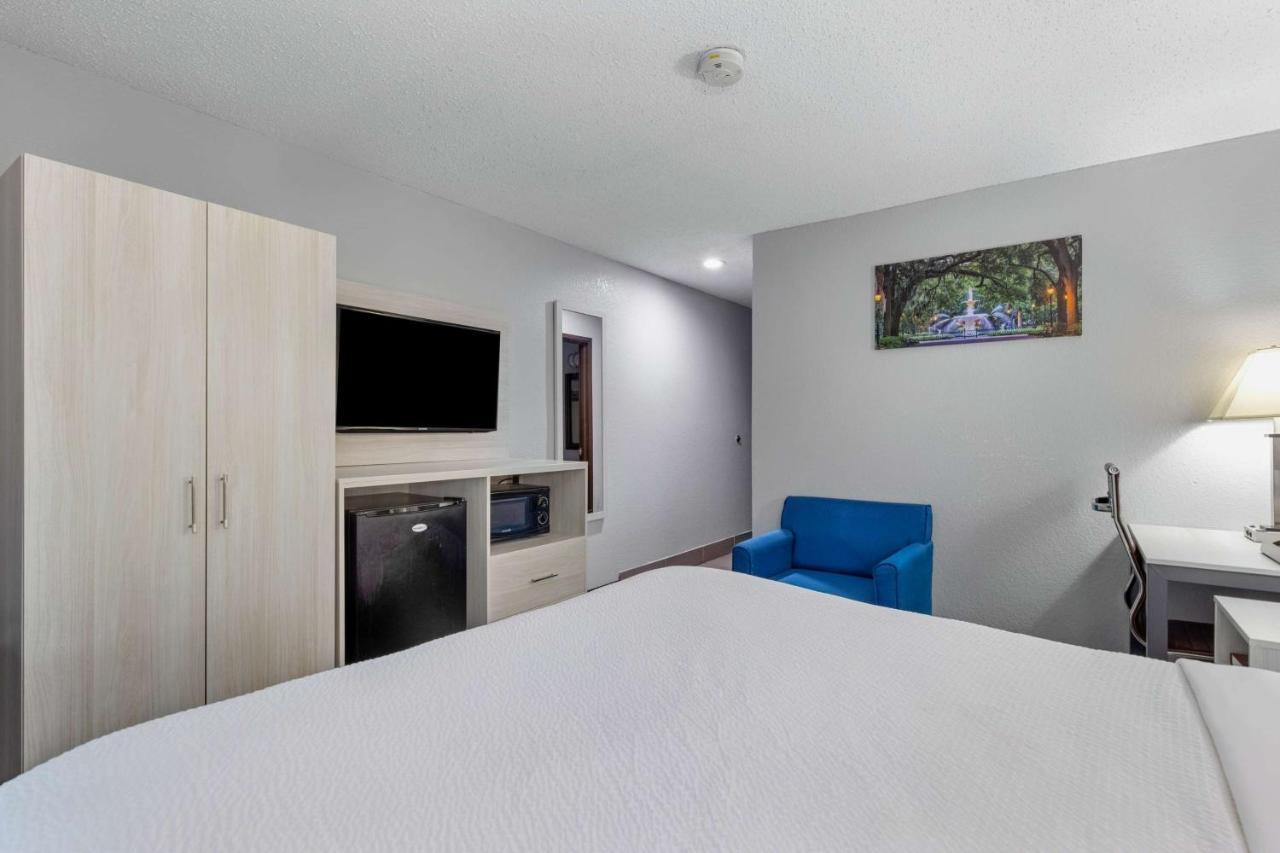 Days Inn By Wyndham Savannah Gateway I-95 Джорджтаун Экстерьер фото